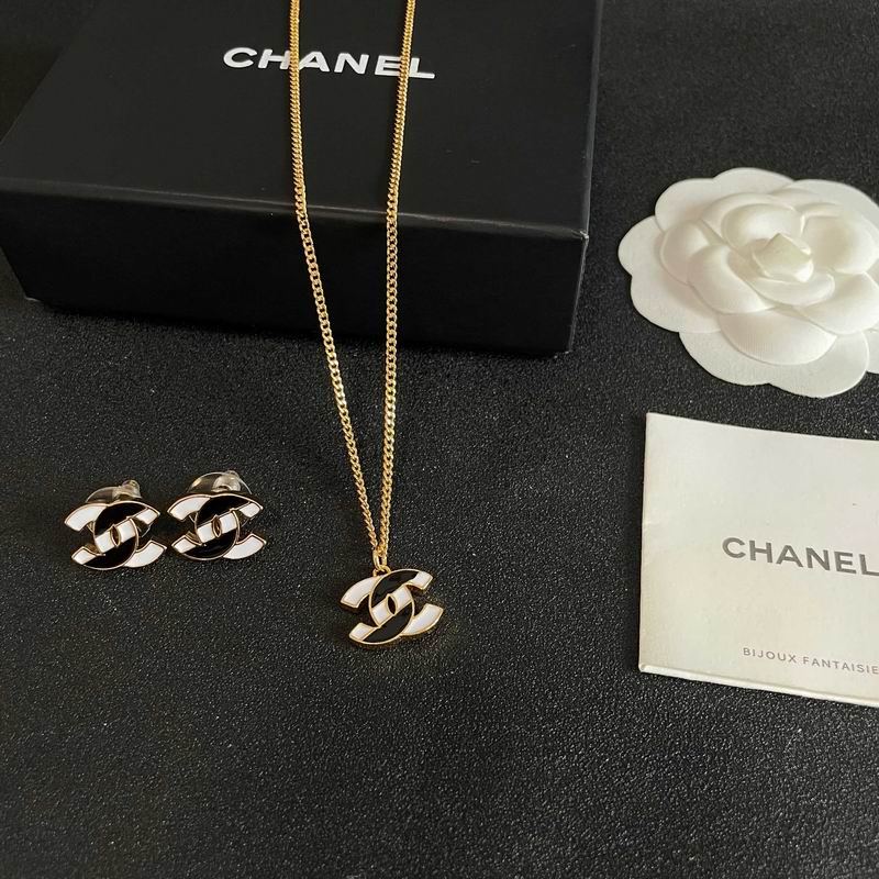 Chanel Suits 06yxs10
